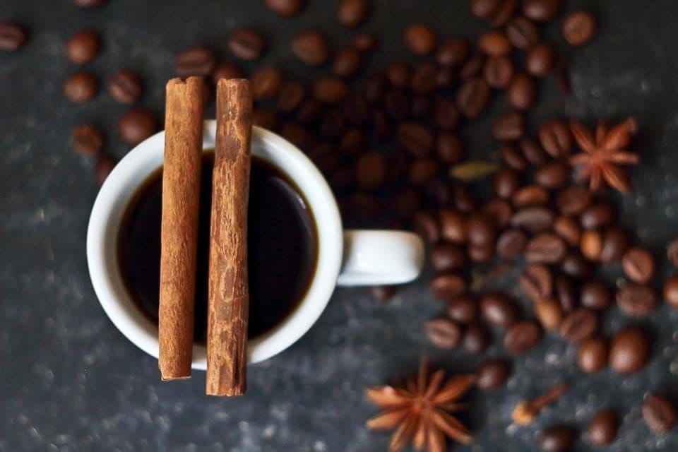 قهوه دارچینی چه خاصیتی دارد؟ + روش تهیه قهوه دارچینی | آرت کافی